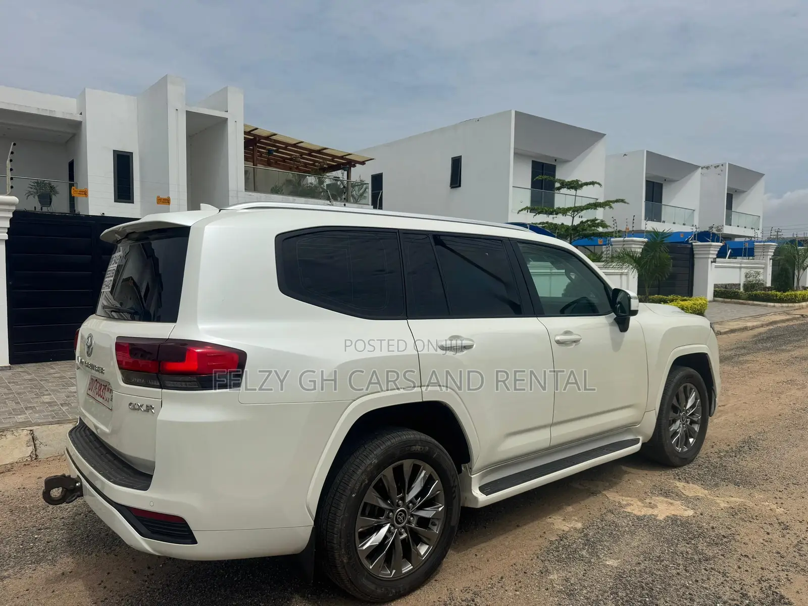 Toyota Land Cruiser LC300 2023 White