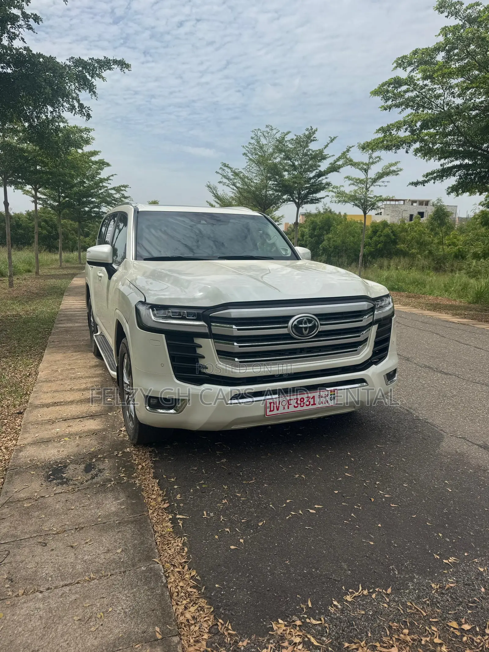 Toyota Land Cruiser LC300 2023 White