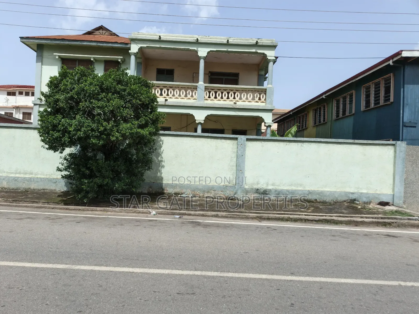 8bdrm House in Kumasi Stadium for sale