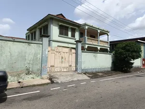 8bdrm House in Kumasi Stadium for sale