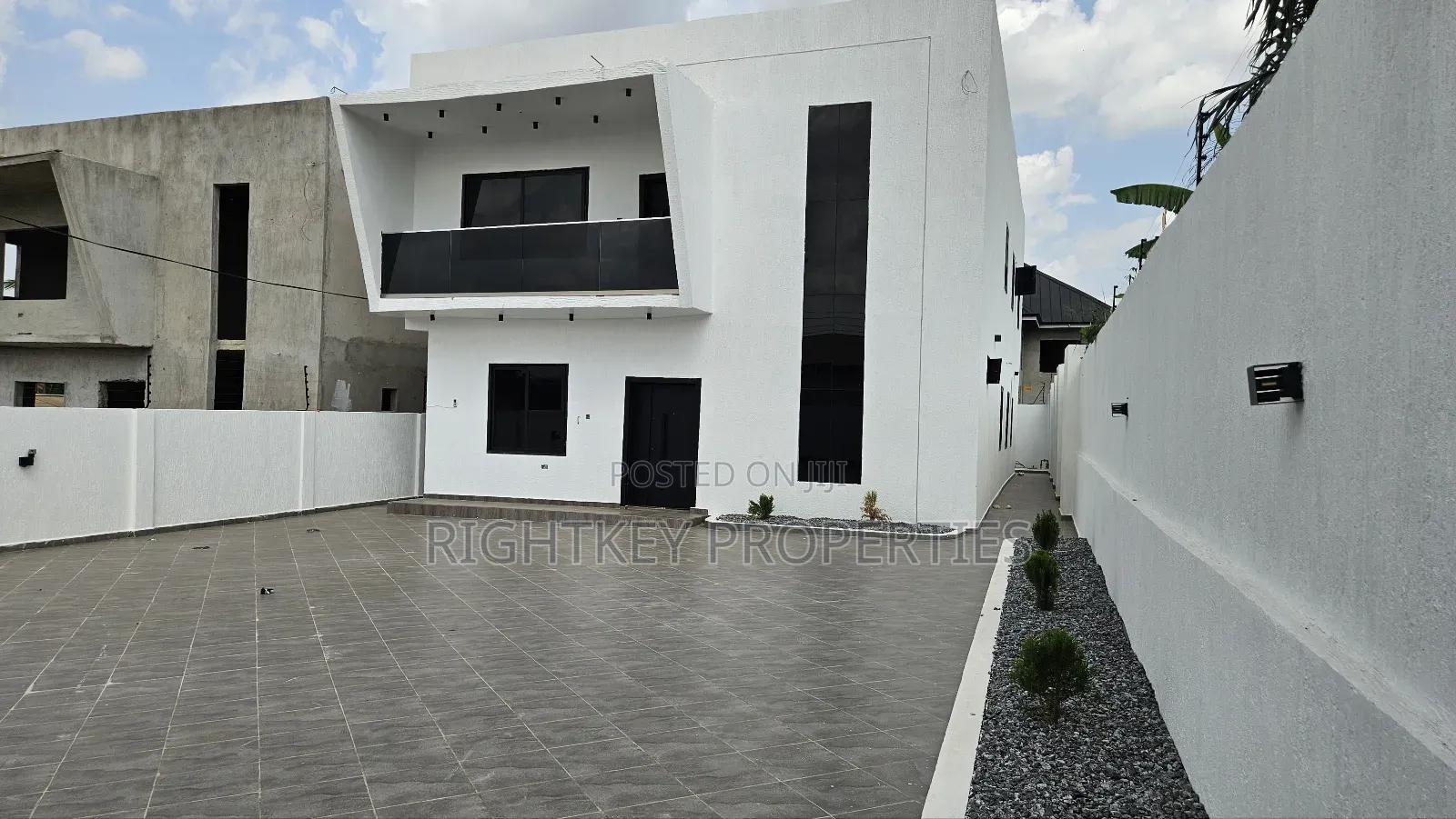 6bdrm Duplex in Knust Kentinkrono, Kumasi Metropolitan for sale