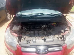 Ford Focus SE 4dr Sedan (2.0L 4cyl 5M) 2014 Maroon