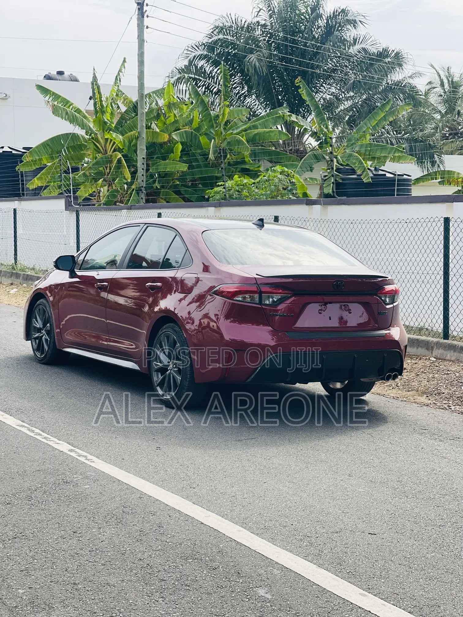 Toyota Corolla Hybrid XLE 2025 Red