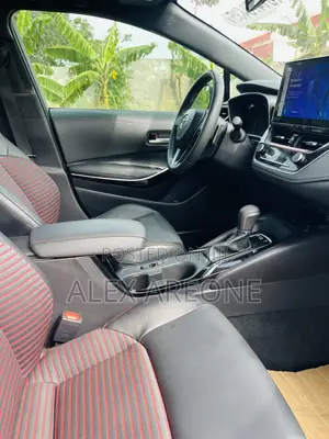Toyota Corolla Hybrid XLE 2025 Red