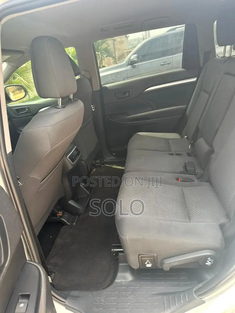 Toyota Highlander LE 2019 White