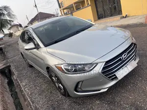 Hyundai Elantra SE 2018 Gold