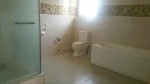 5bdrm House in Tema Community 11 for rent