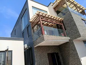 7bdrm Duplex in Lake Side Estate for sale