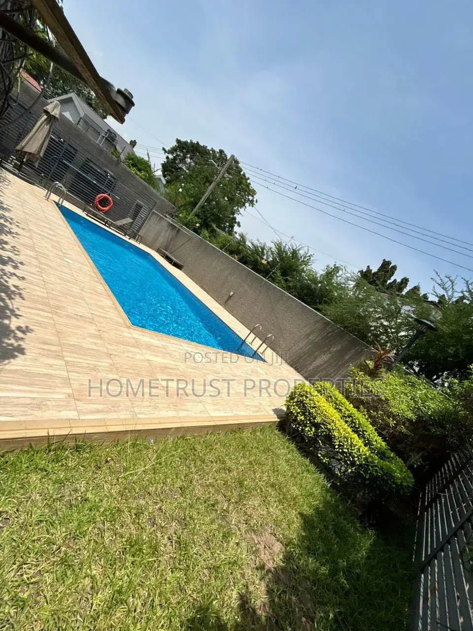 3bdrm House in Labone, Coffee Shop Area for rent