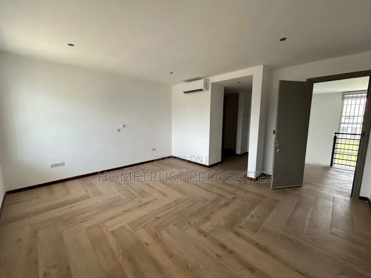 3bdrm House in Labone, Coffee Shop Area for rent