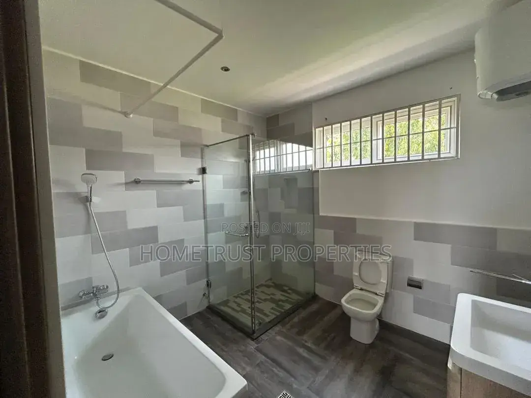 3bdrm House in Labone, Coffee Shop Area for rent