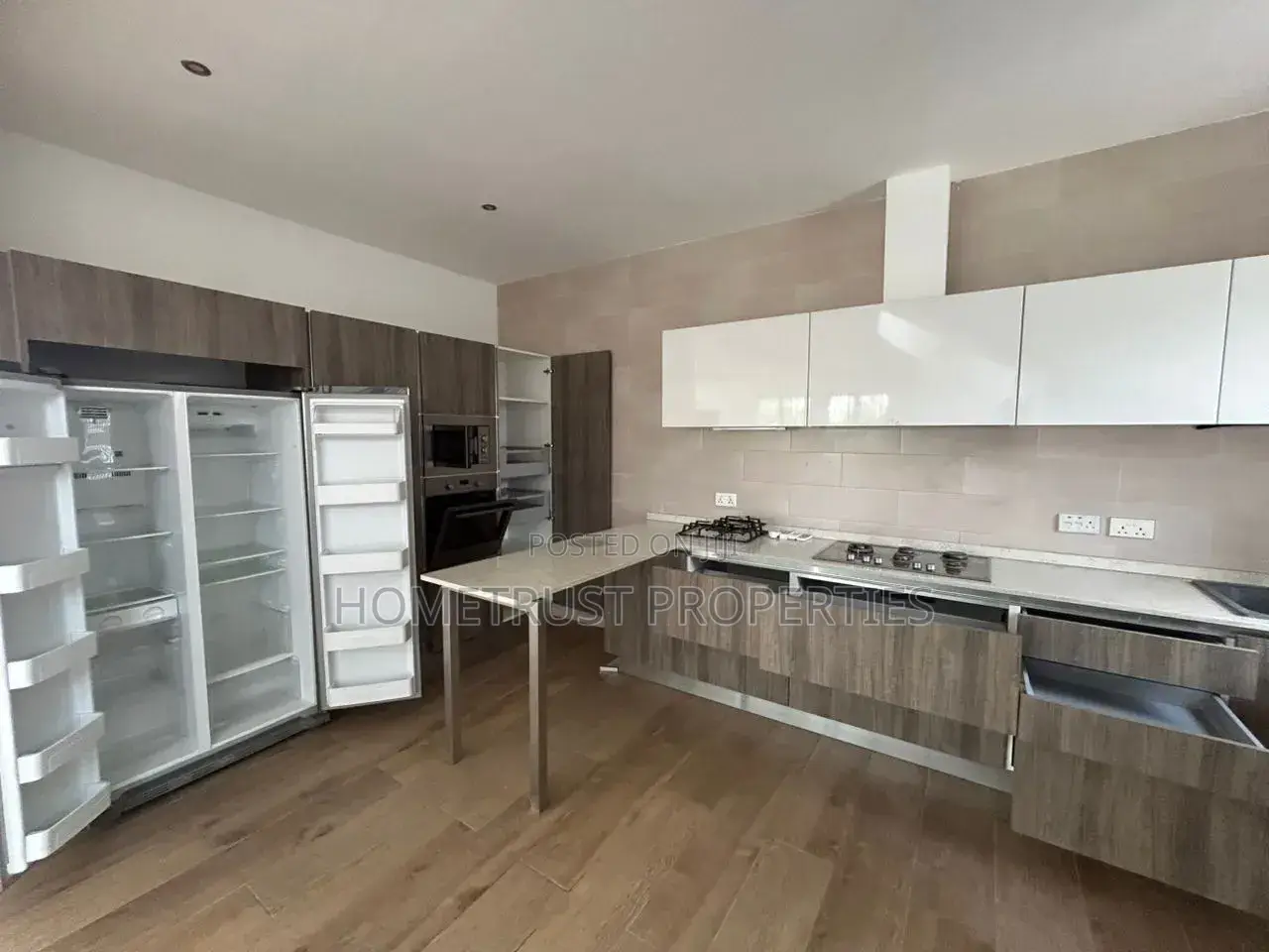 3bdrm House in Labone, Coffee Shop Area for rent