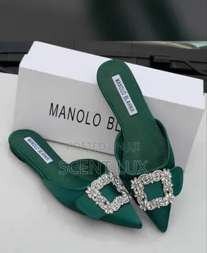 Elegant Manolo Blahnik Green Satin Mules With Crystal Buckle