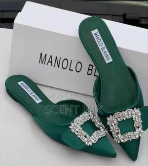 Elegant Manolo Blahnik Green Satin Mules With Crystal Buckle