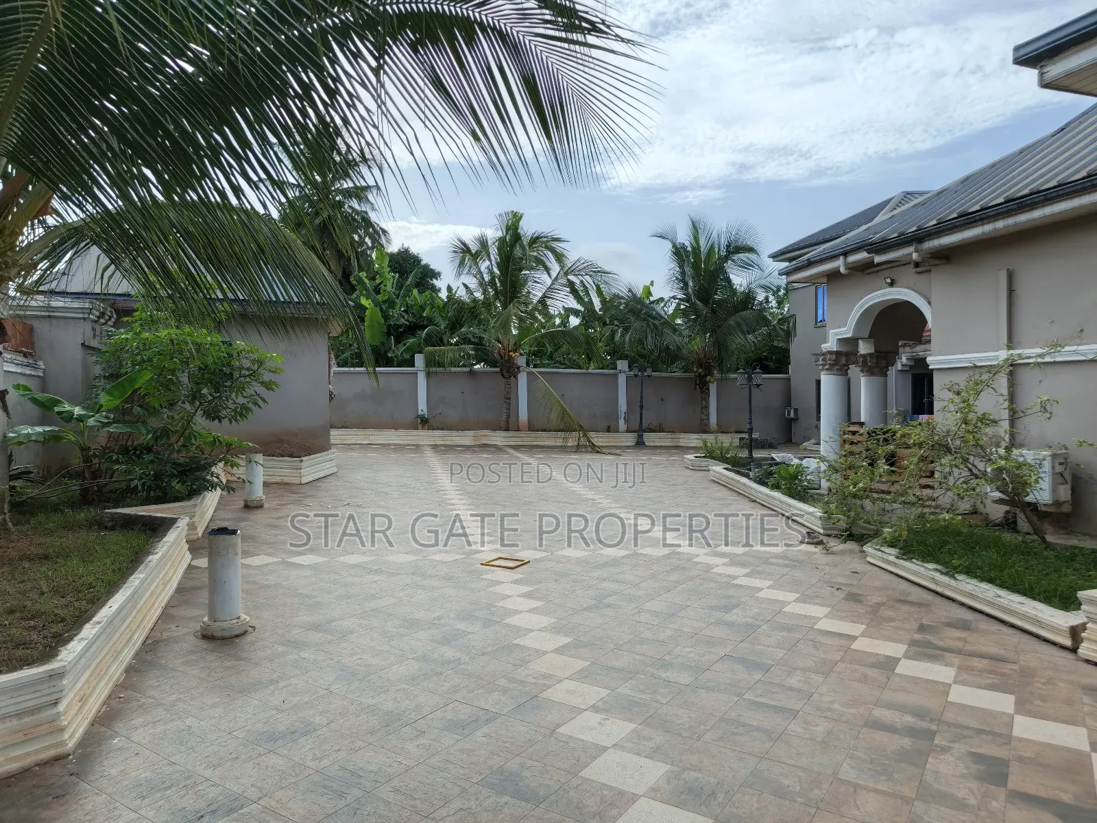 5bdrm House in Fumesua/ Kwamo., Ejisu-Juaben Municipal for sale