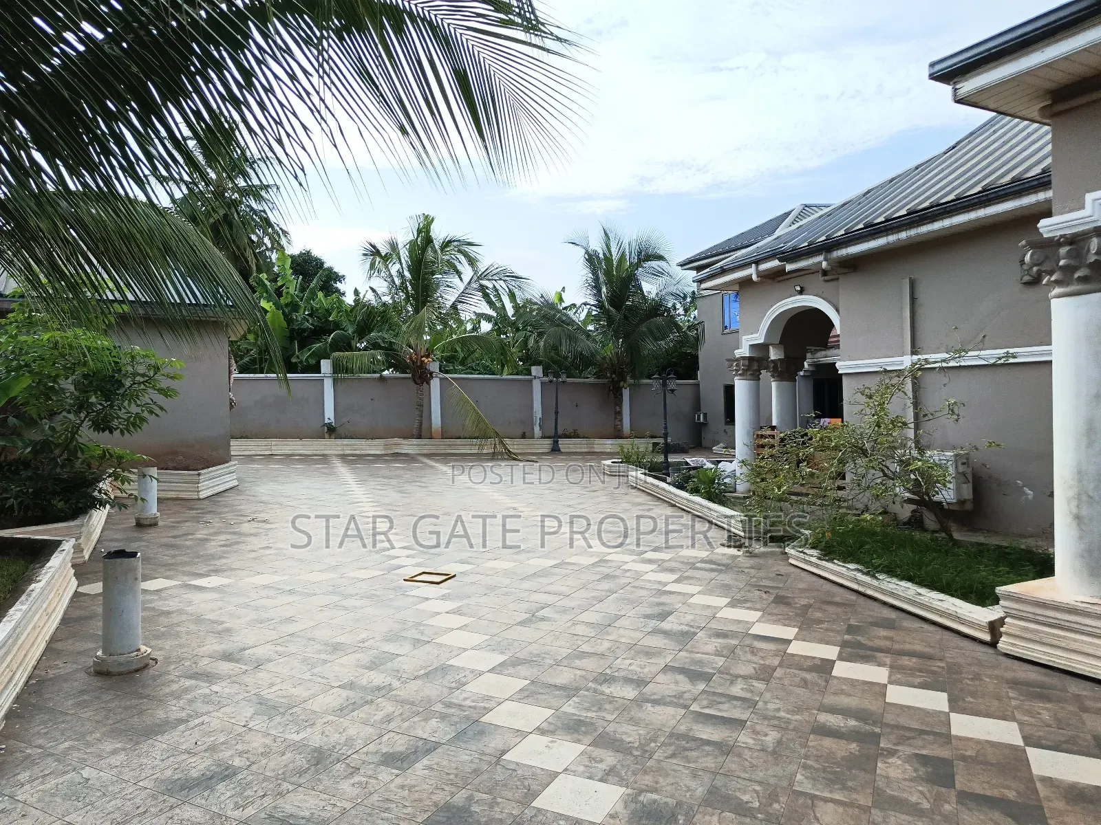 5bdrm House in Fumesua/ Kwamo., Ejisu-Juaben Municipal for sale