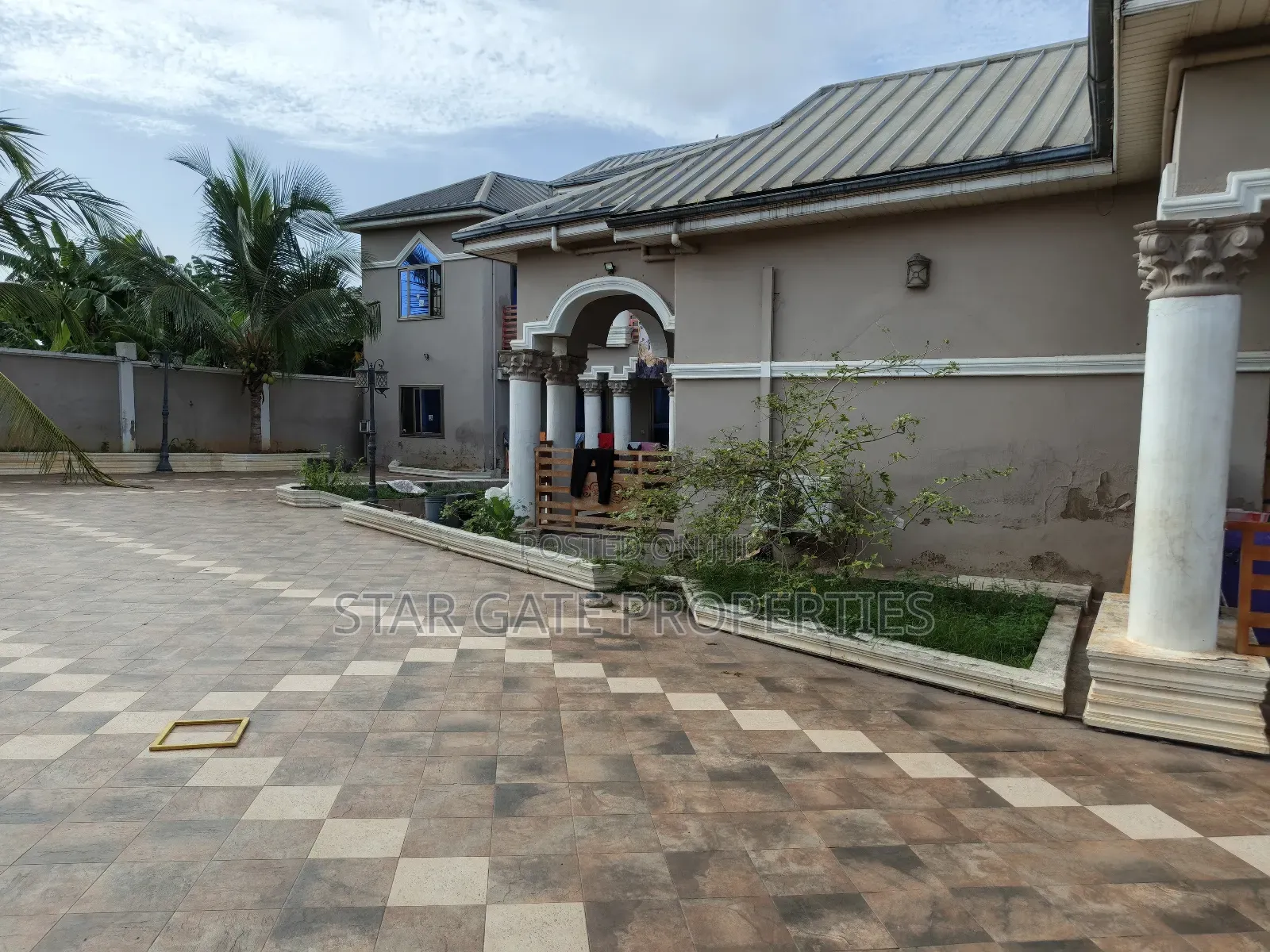 5bdrm House in Fumesua/ Kwamo., Ejisu-Juaben Municipal for sale