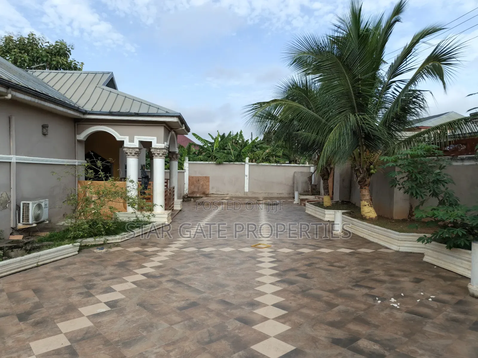 5bdrm House in Fumesua/ Kwamo., Ejisu-Juaben Municipal for sale
