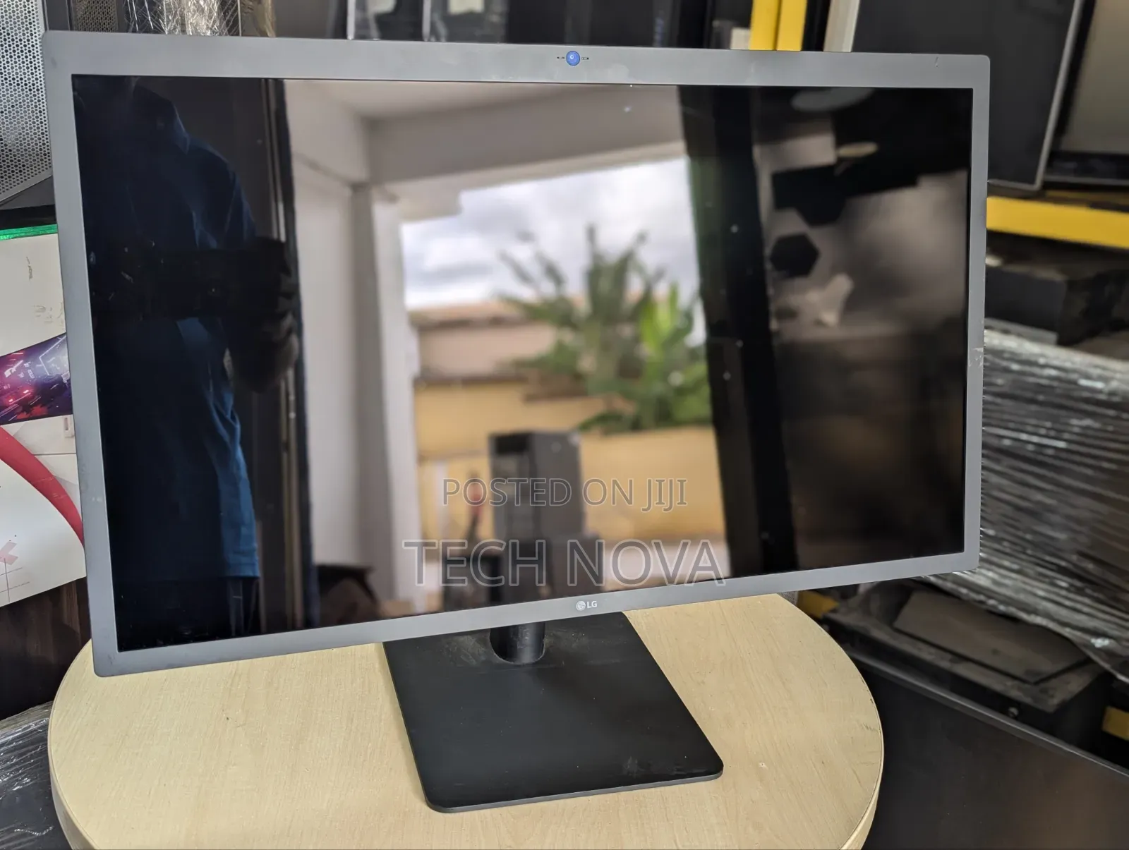 LG 27" 27md5ka-B Ultrafine (5120 X 2880) Ips Monitor for Macbook