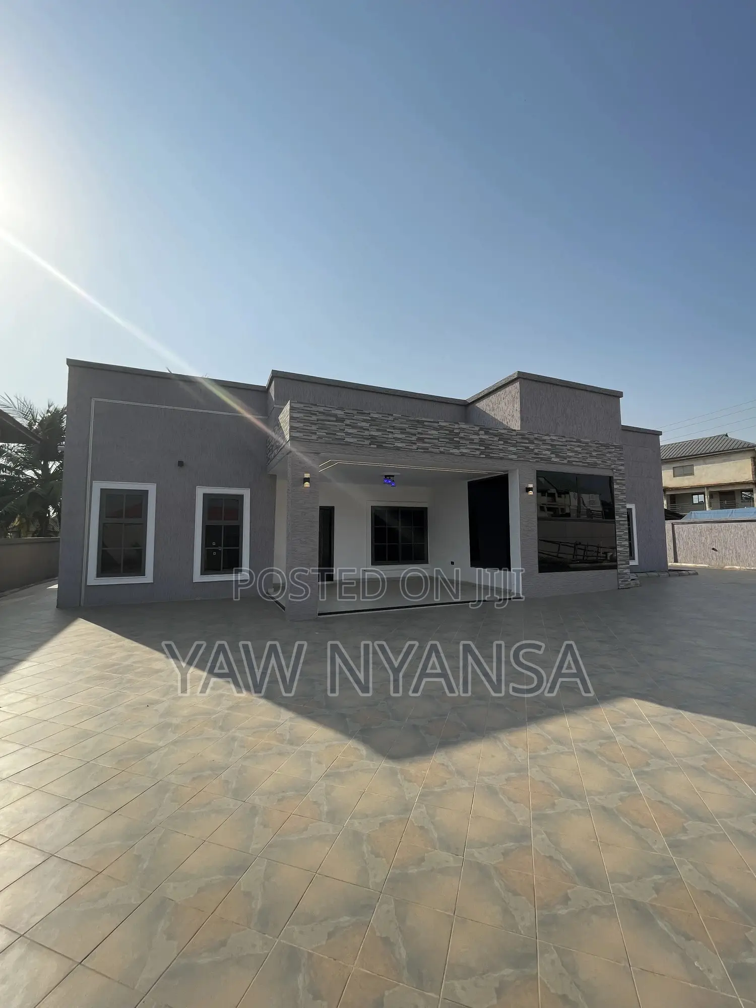 5bdrm Duplex in Bn Estate, Accra Metropolitan for sale