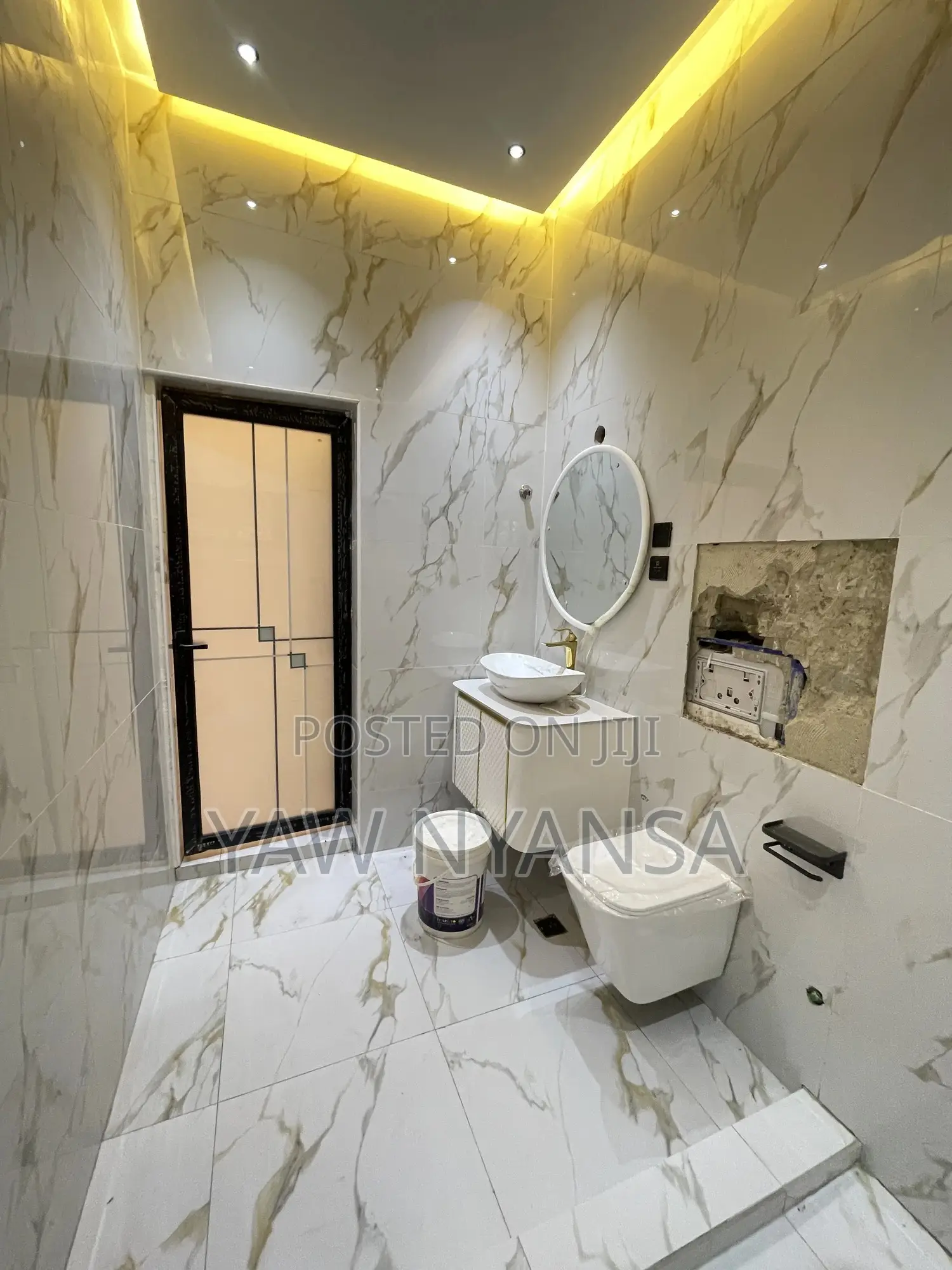 5bdrm Duplex in Bn Estate, Accra Metropolitan for sale