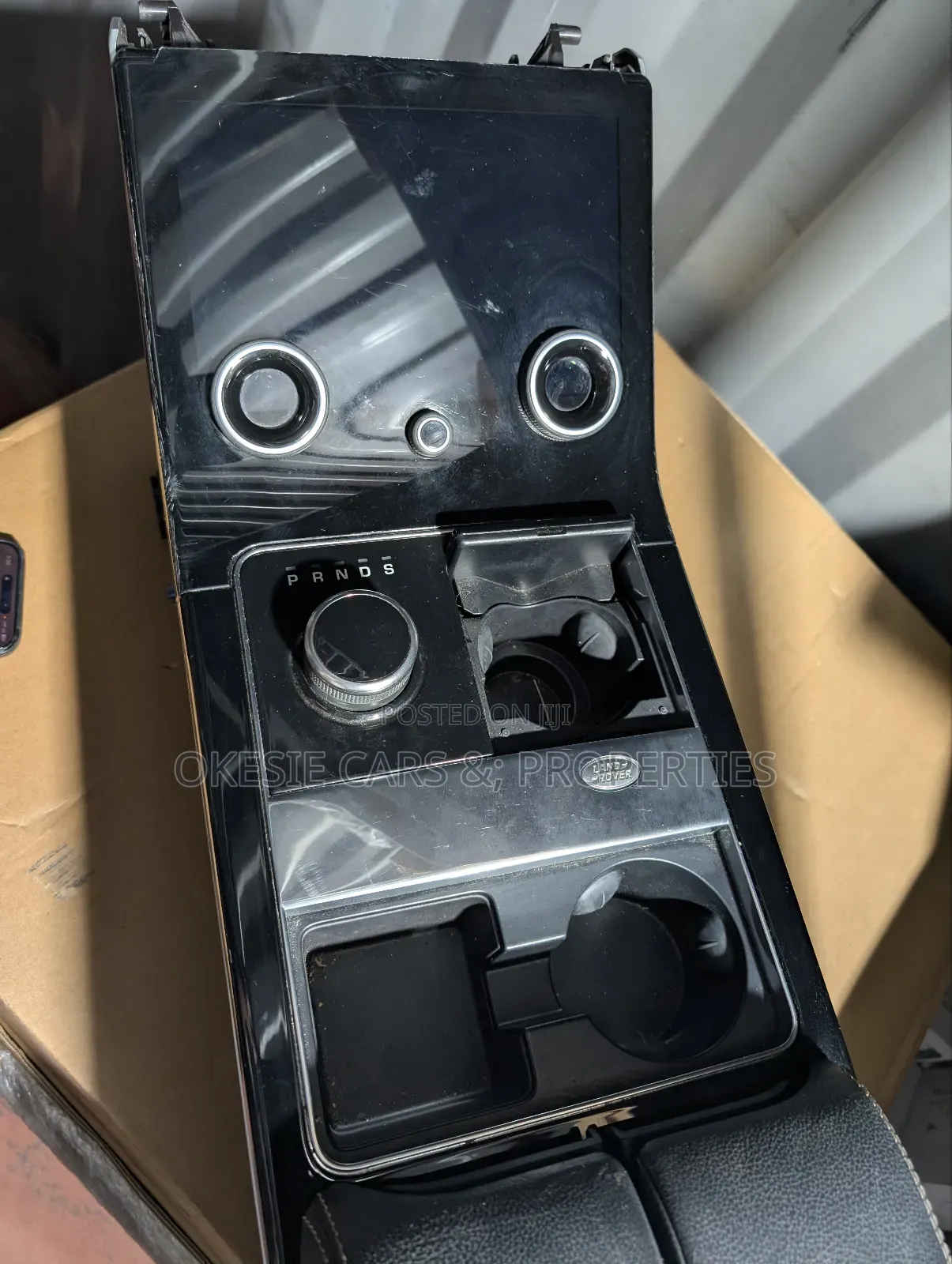 Velar Gear Lever With Ac Screen