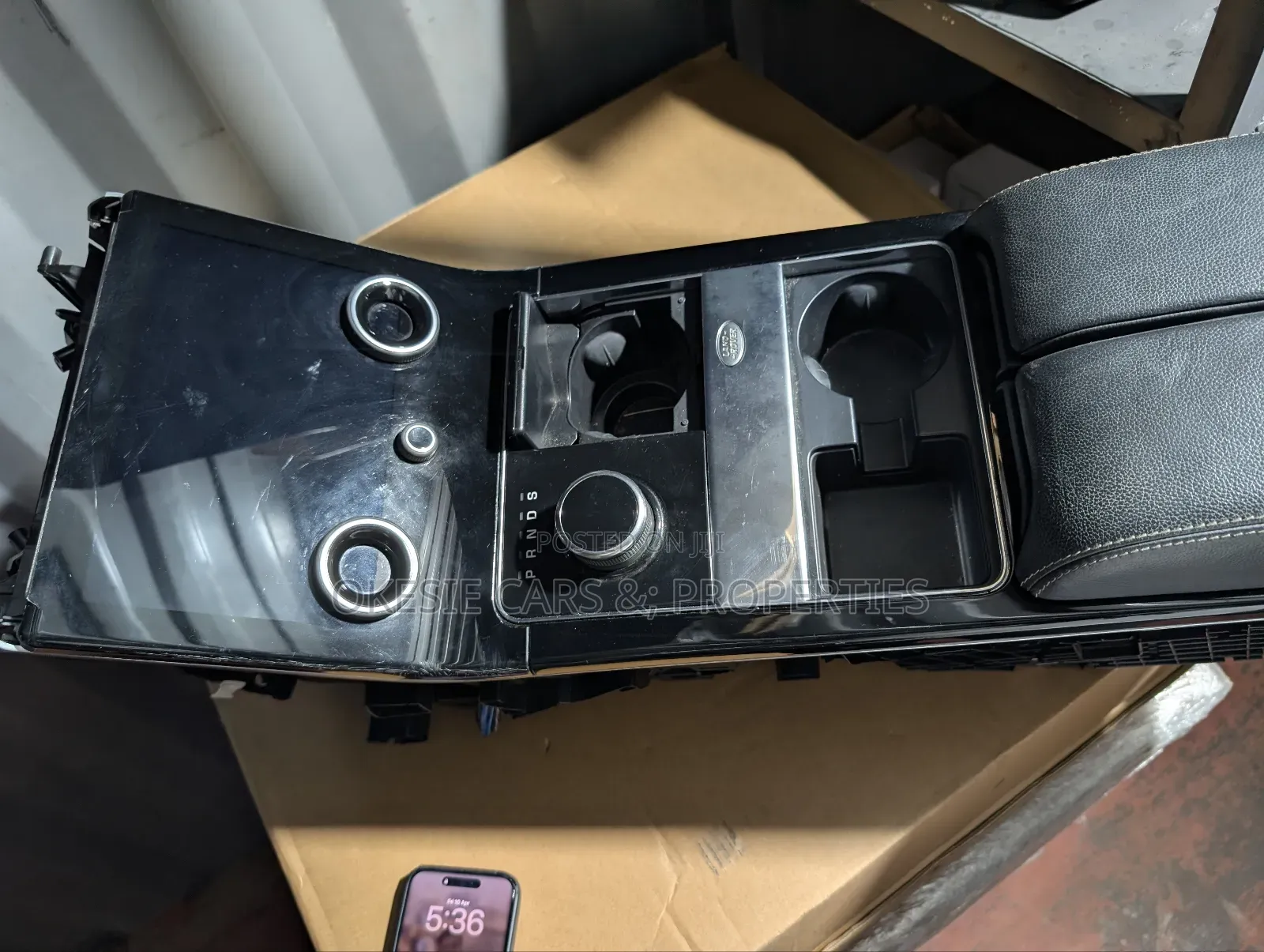 Velar Gear Lever With Ac Screen
