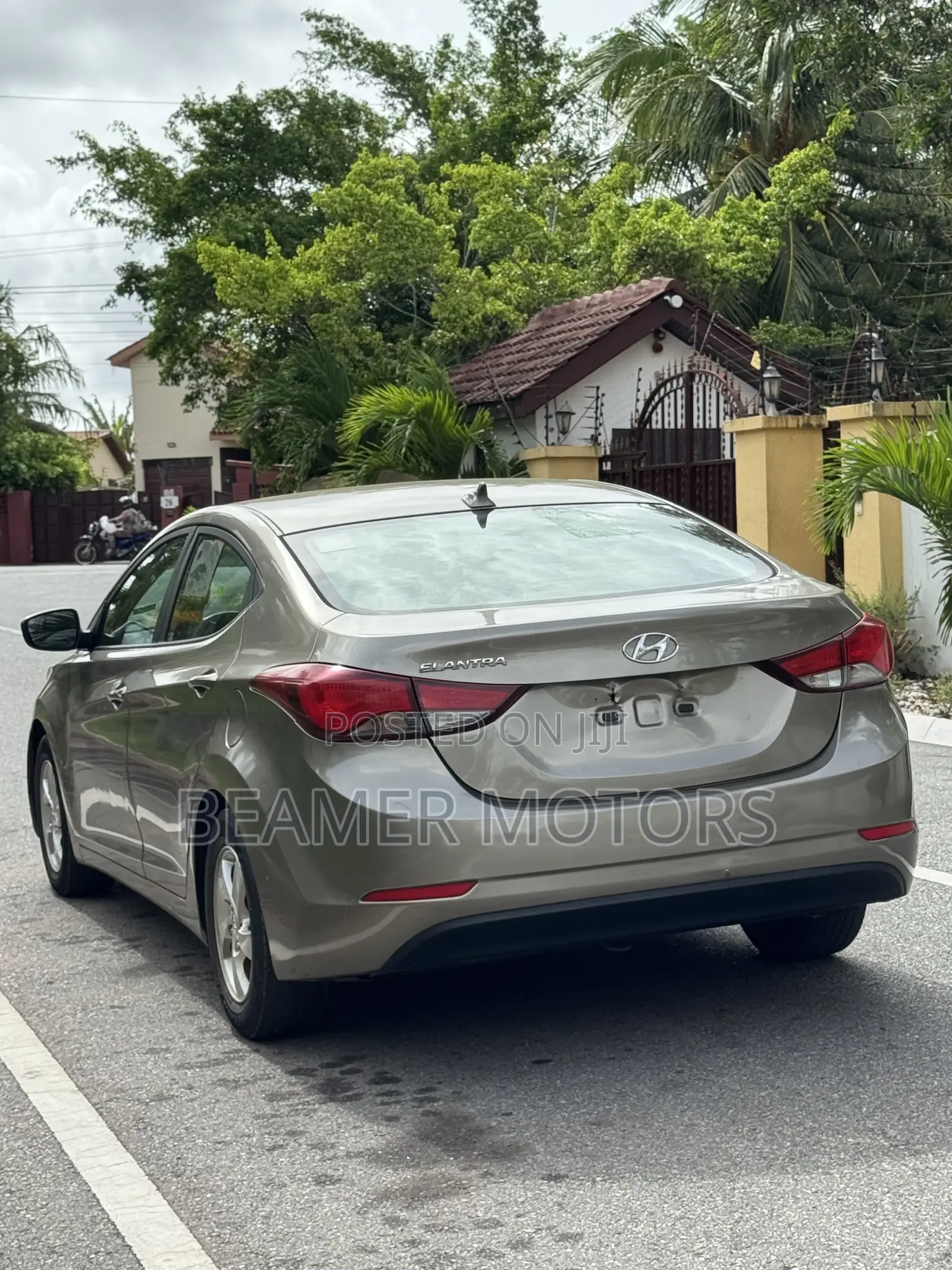 Hyundai Elantra SE 4dr Sedan (1.8L 4cyl 6A) 2015 Gold