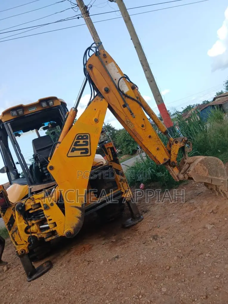 Neat and Affordable JCB Back Hole for Sale