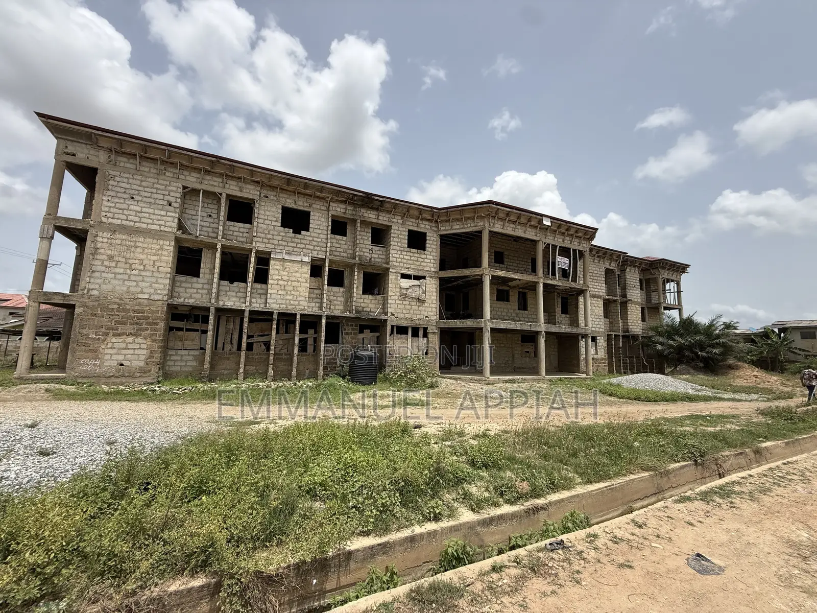 20bdrm House in Waija-Choice, Accra Metropolitan for sale
