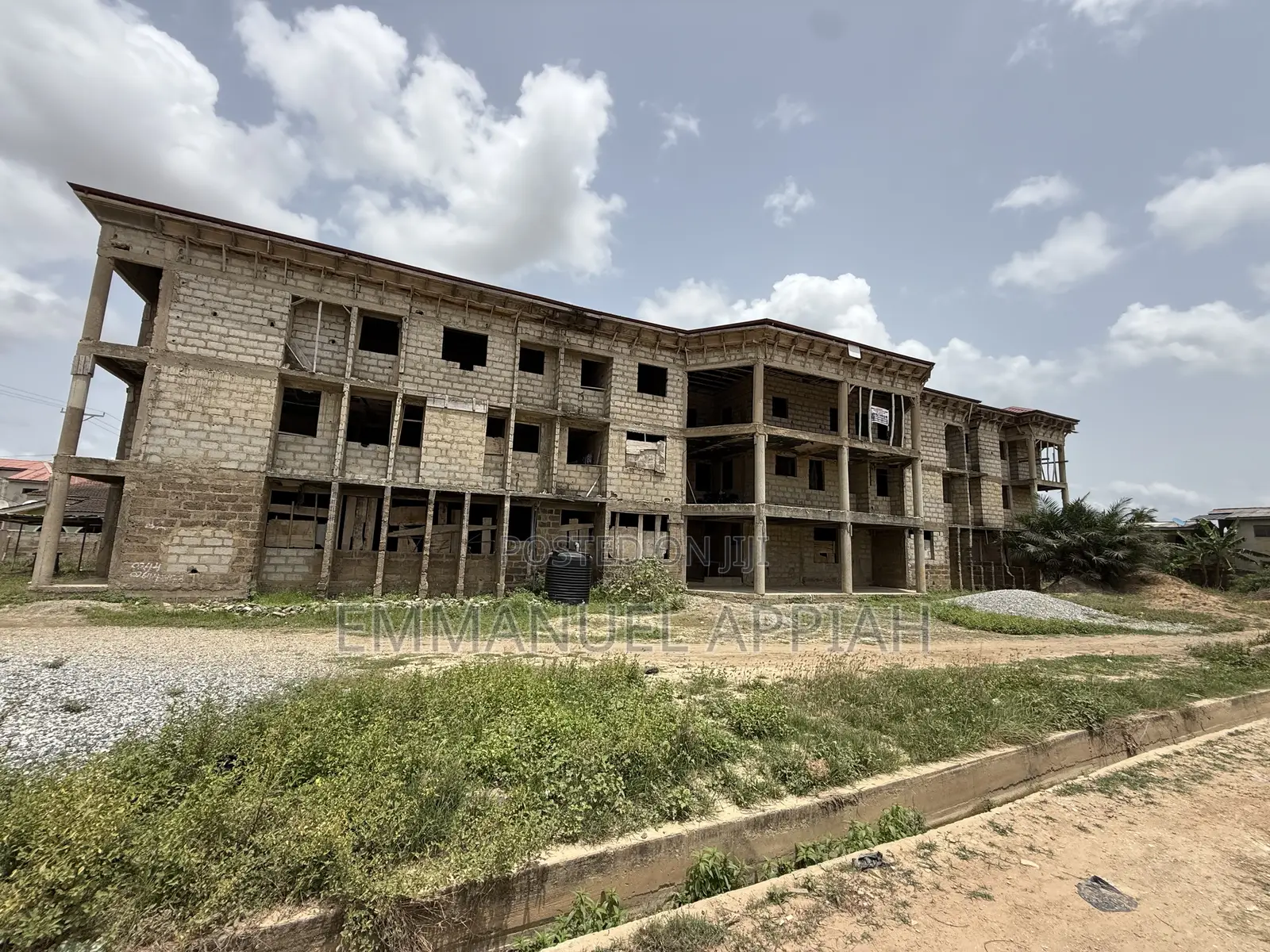 20bdrm House in Waija-Choice, Accra Metropolitan for sale