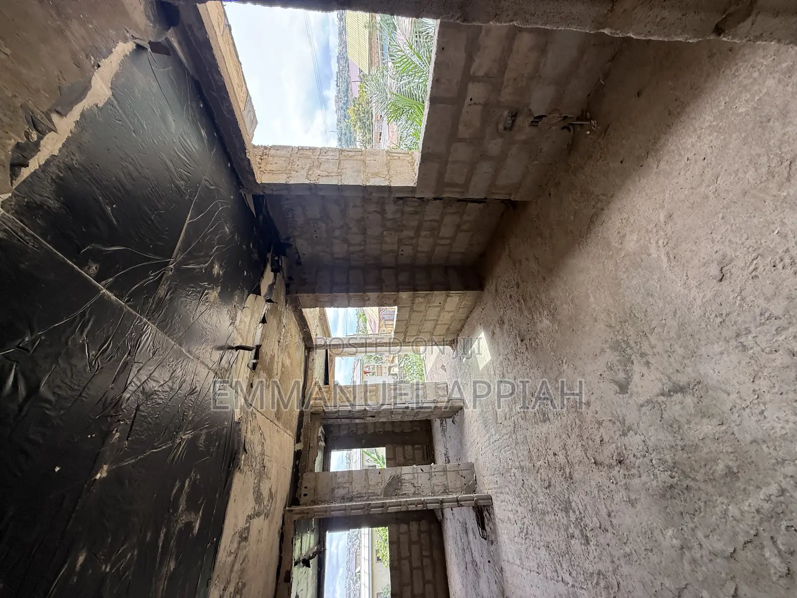 20bdrm House in Waija-Choice, Accra Metropolitan for sale