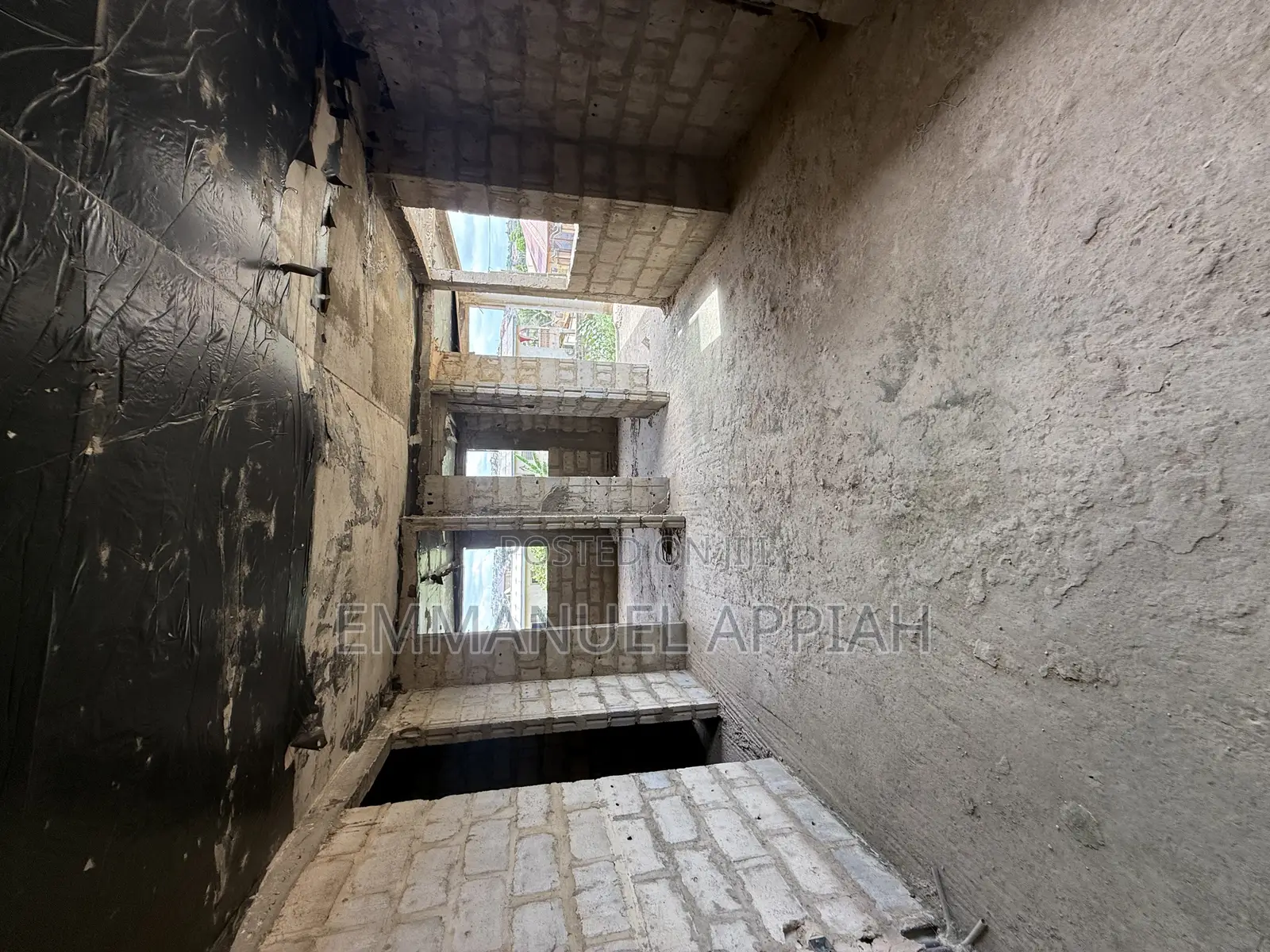 20bdrm House in Waija-Choice, Accra Metropolitan for sale