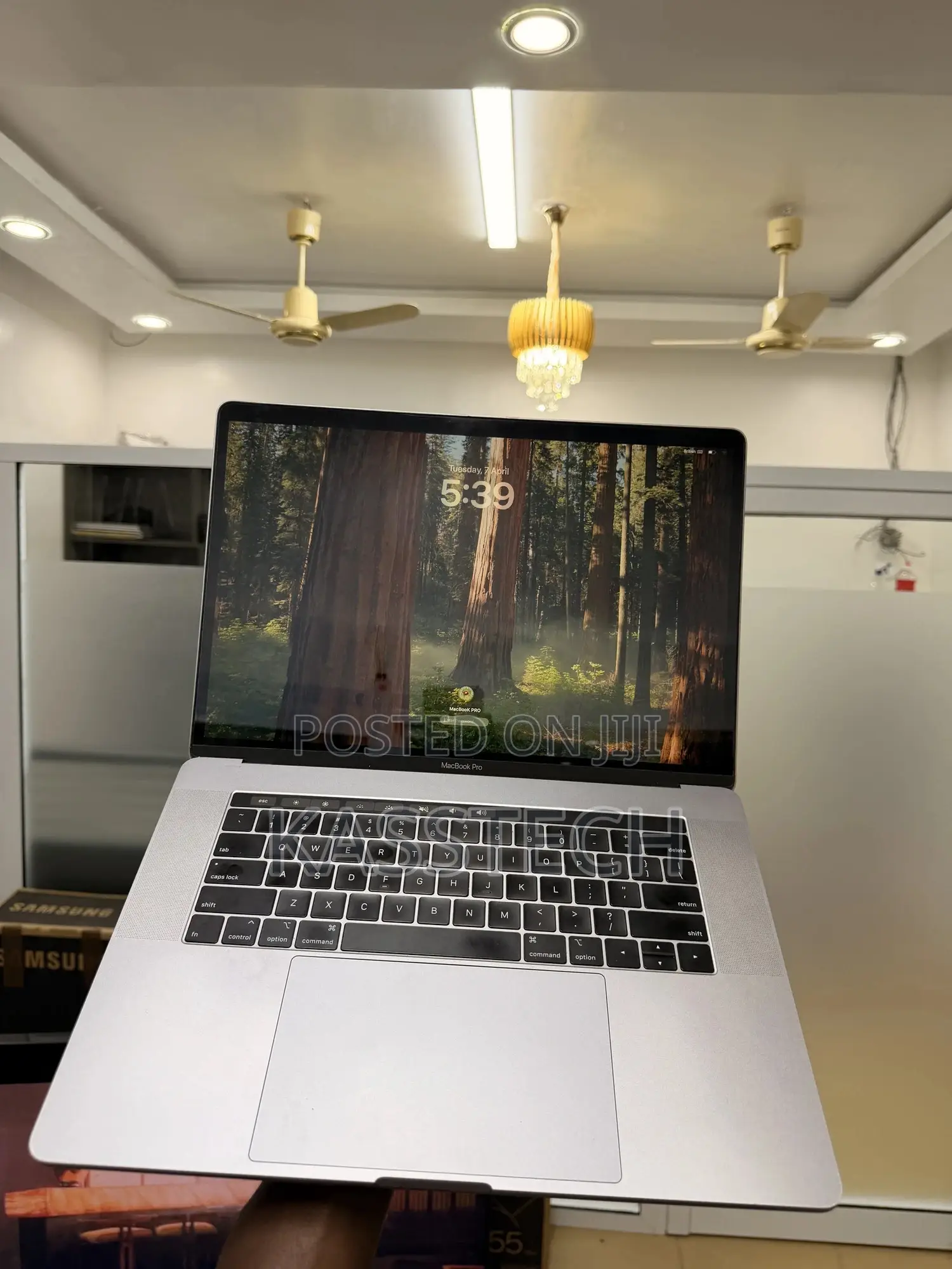 Laptop Apple MacBook Pro 2018 16GB Intel Core i7 SSD 256GB