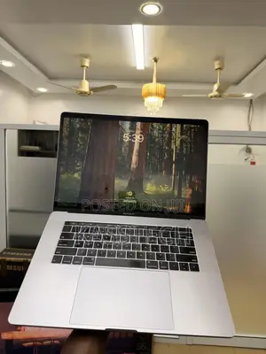 Laptop Apple MacBook Pro 2018 16GB Intel Core i7 SSD 256GB