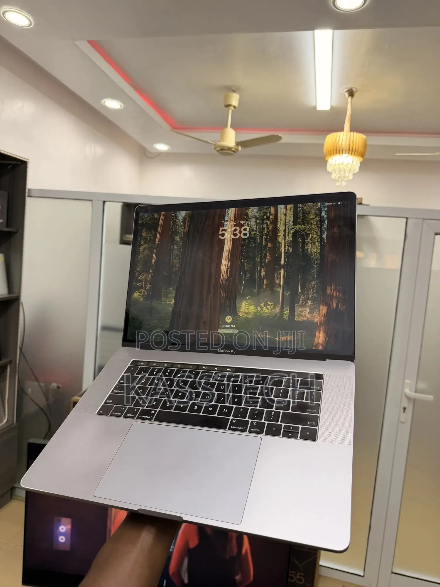 Laptop Apple MacBook Pro 2018 16GB Intel Core i7 SSD 256GB