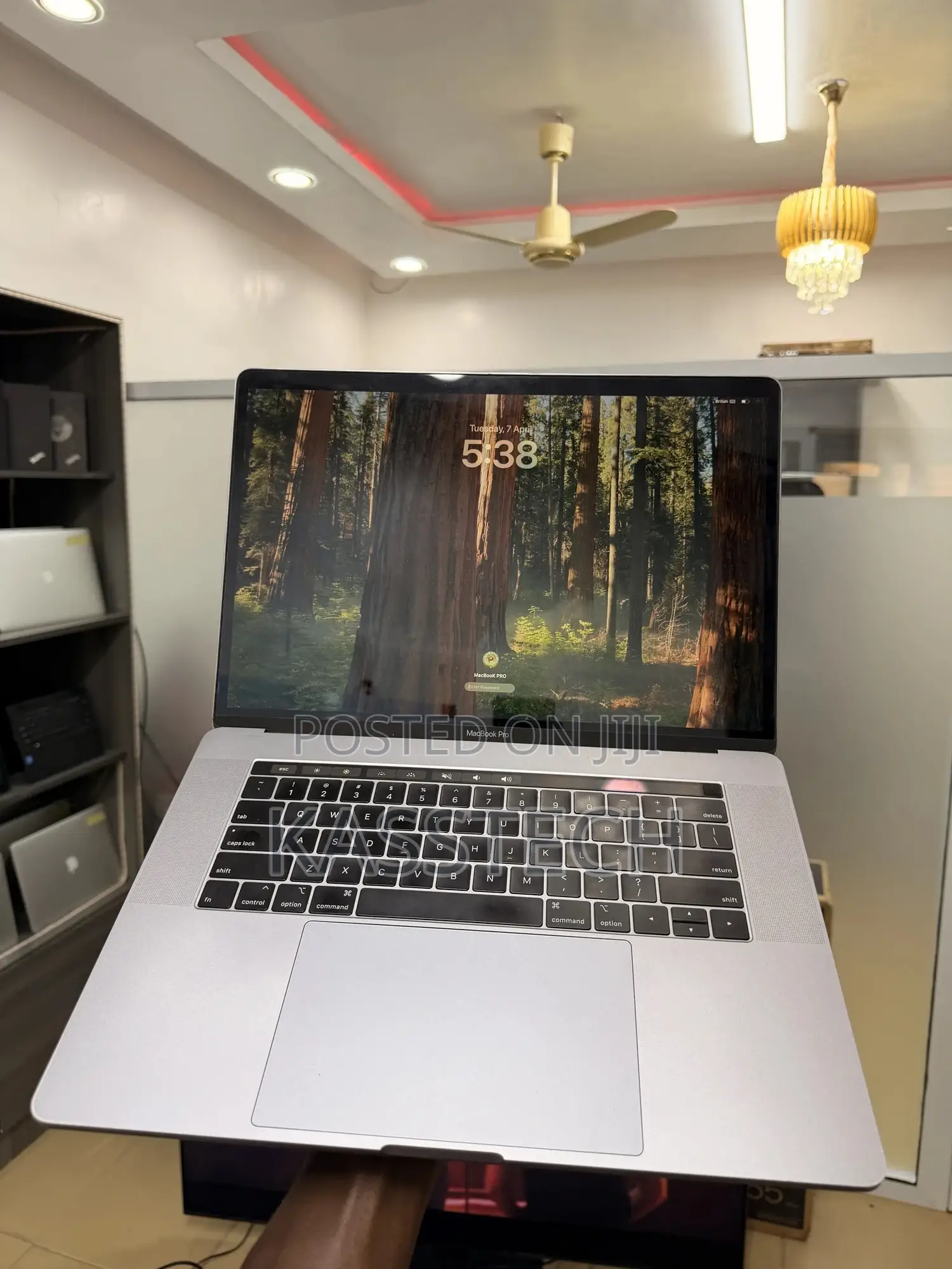 Laptop Apple MacBook Pro 2018 16GB Intel Core i7 SSD 256GB