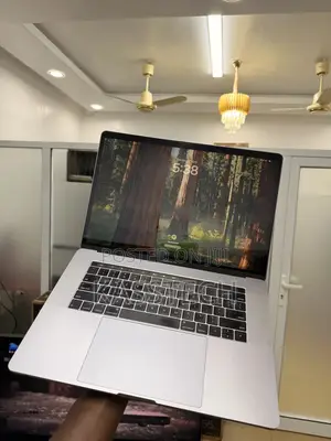 Laptop Apple MacBook Pro 2018 16GB Intel Core i7 SSD 256GB