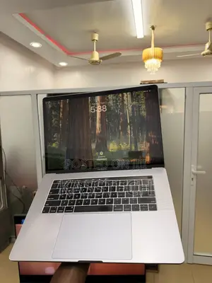 Laptop Apple MacBook Pro 2018 16GB Intel Core i7 SSD 256GB