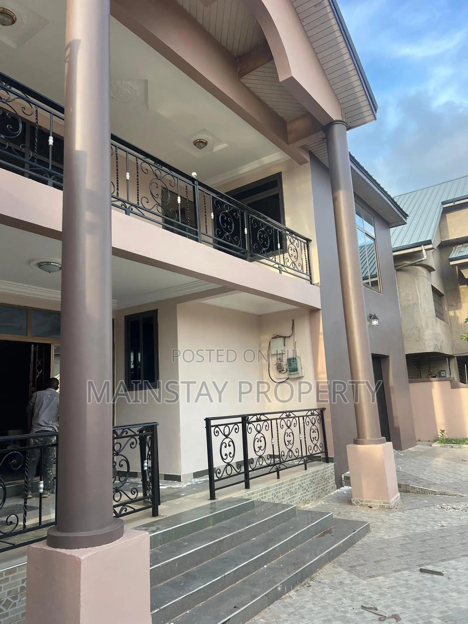 5bdrm House in East Legon for rent
