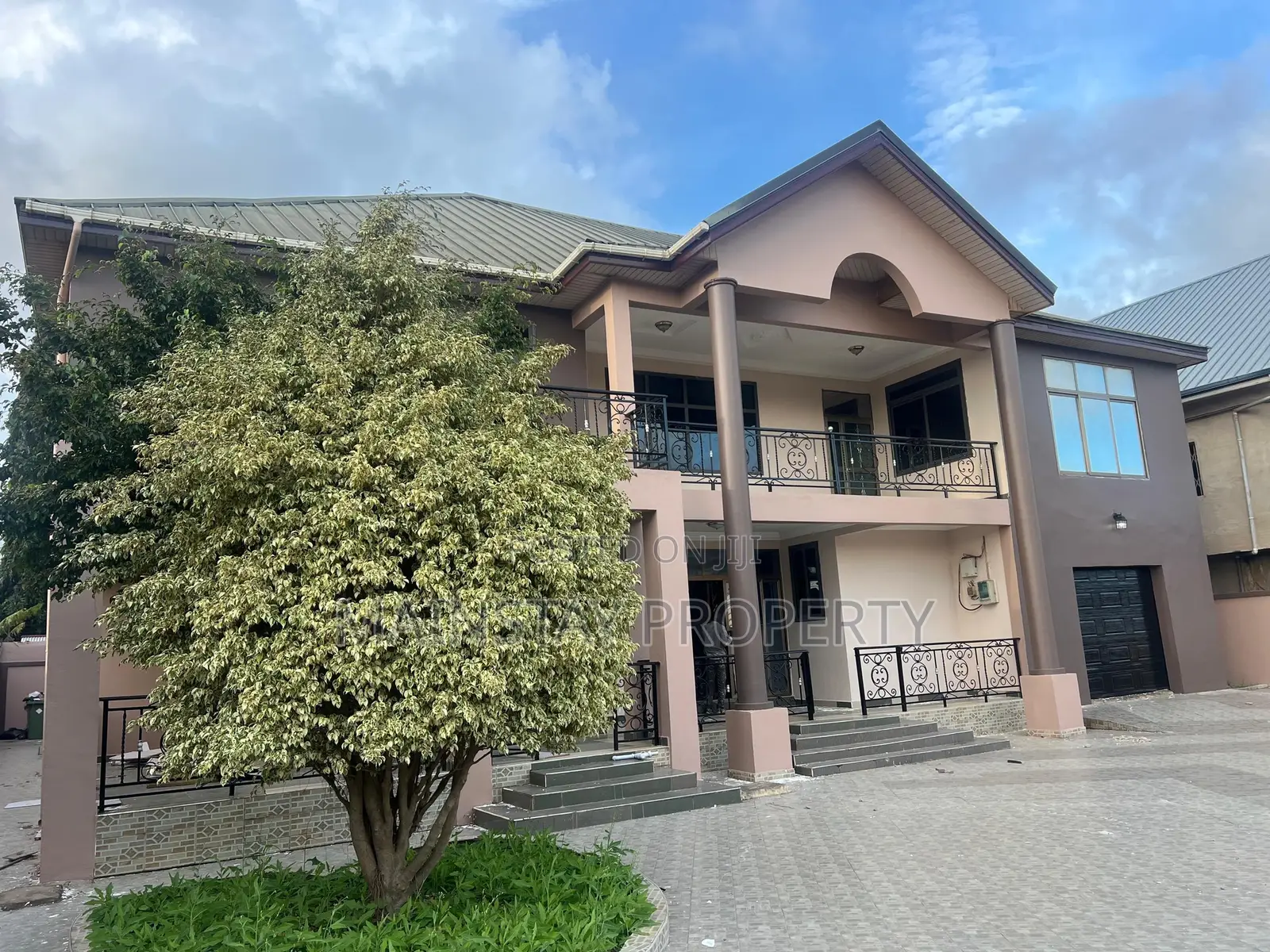 5bdrm House in East Legon for rent