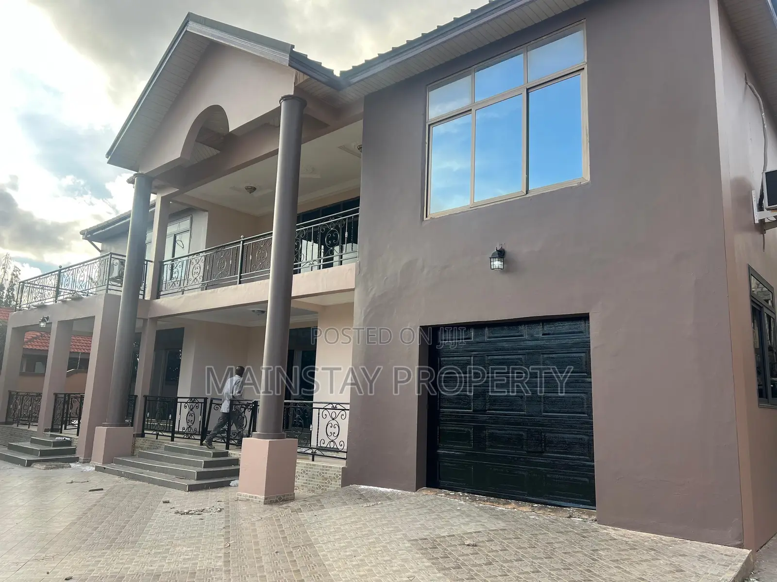 5bdrm House in East Legon for rent