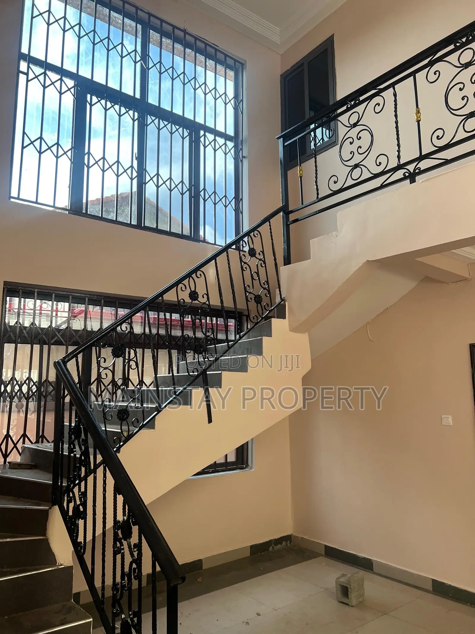 5bdrm House in East Legon for rent