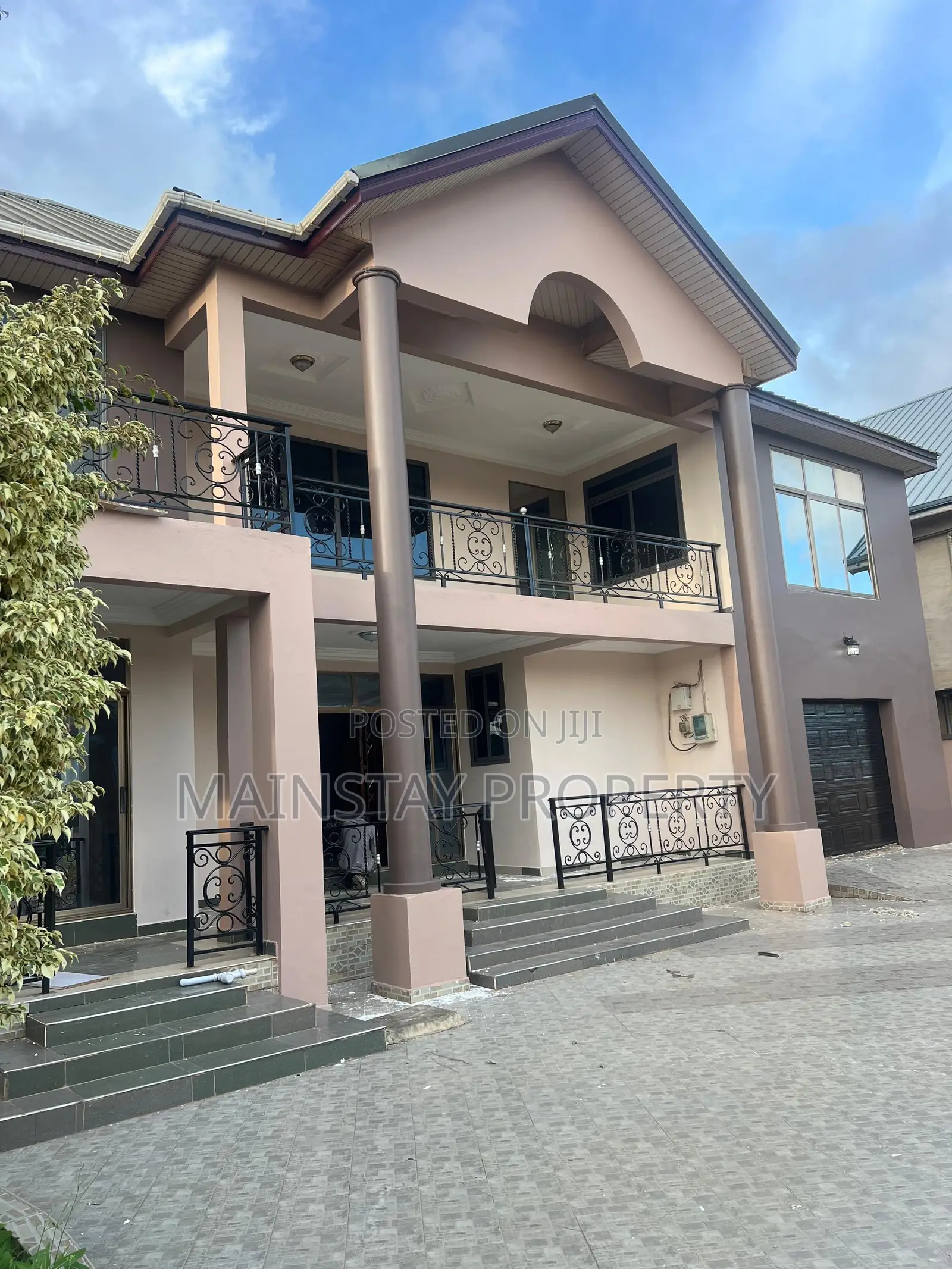 5bdrm House in East Legon for rent
