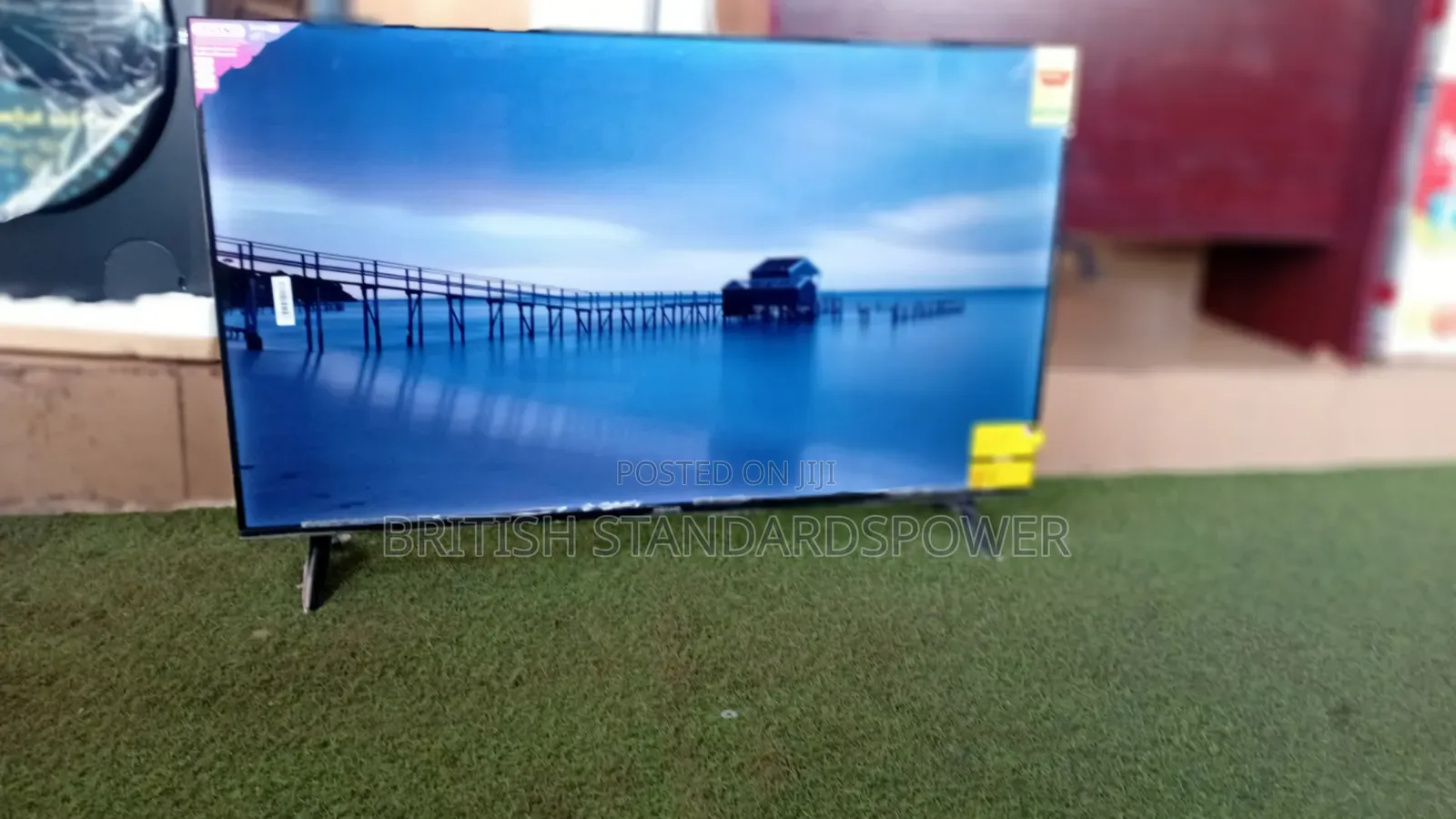 Clean 50" Dolphine Bay Smart Tv With Clear Display