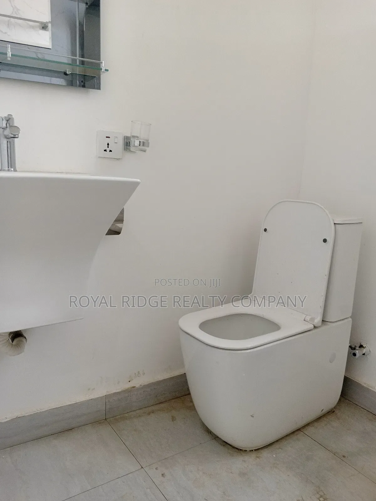 2bdrm Apartment in Burma Hills Close To, Accra Metropolitan for rent
