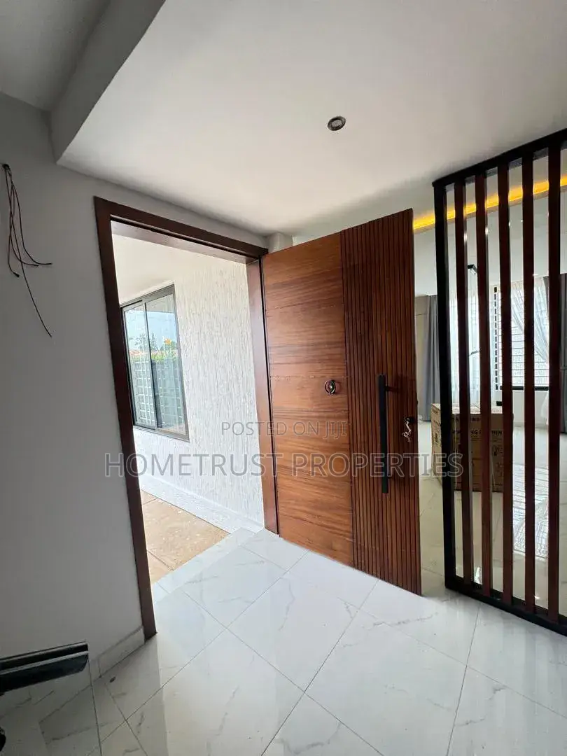 4bdrm Duplex in Madina Ritz Junction, Barrier for sale