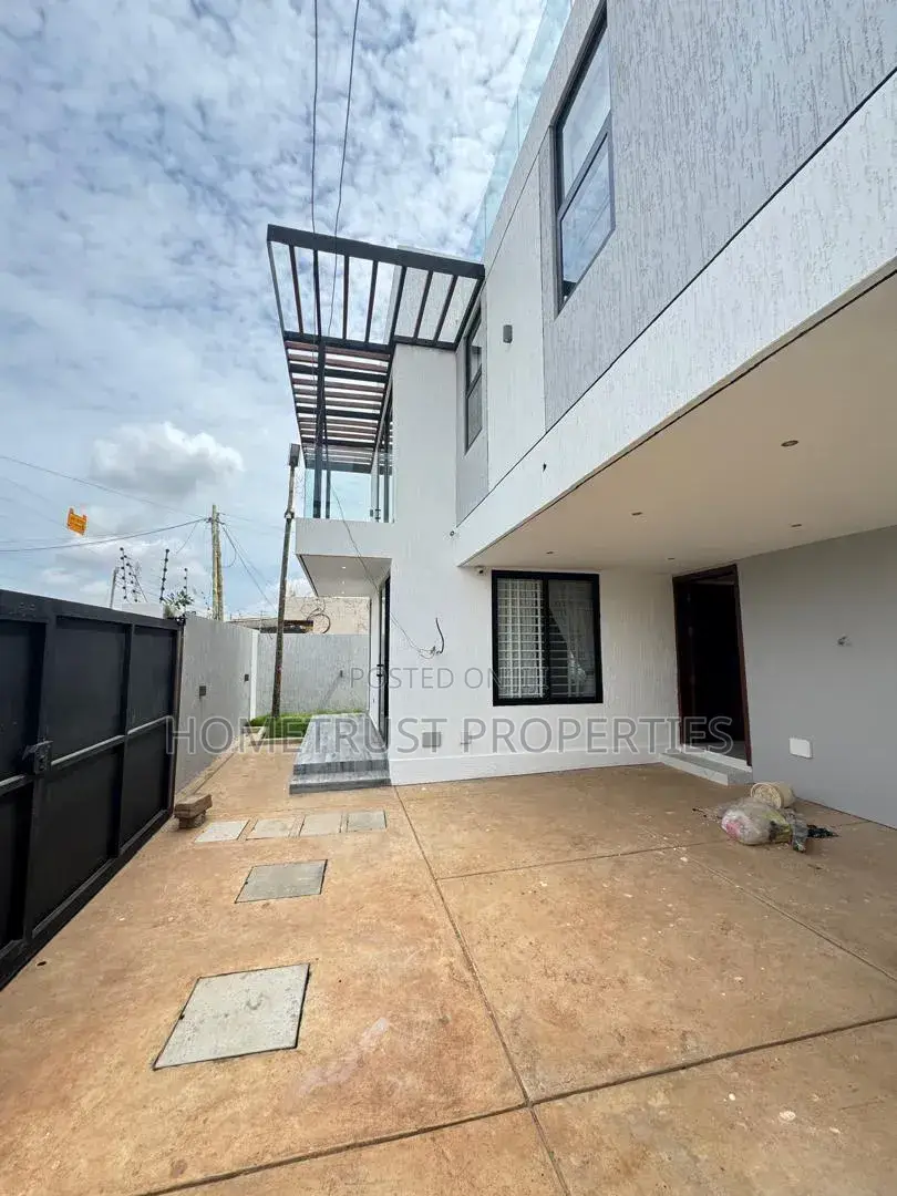 4bdrm Duplex in Madina Ritz Junction, Barrier for sale