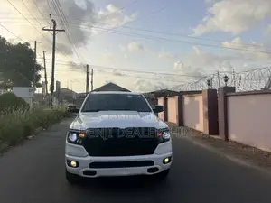 RAM 1500 Classic 2023 White