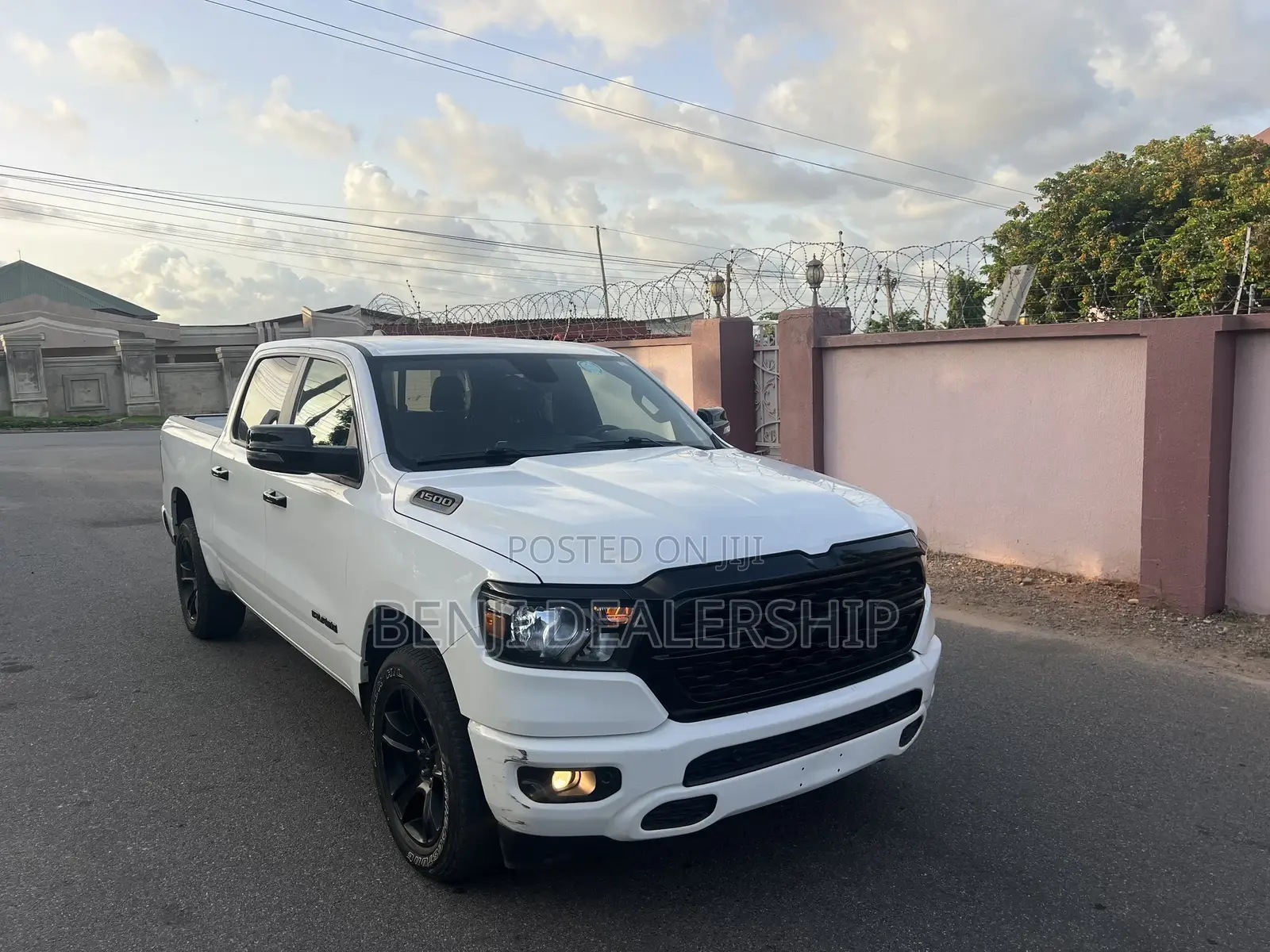 RAM 1500 Classic 2023 White